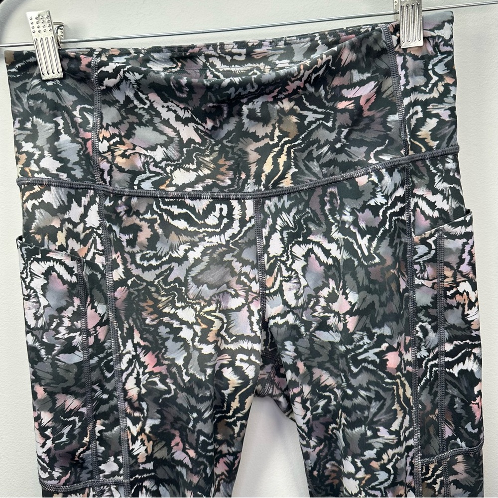 Athleta Ultimate Stash 7/8 Tight, Kinetic Abstract Multi, Medium Leggings - Picture 7 of 14
